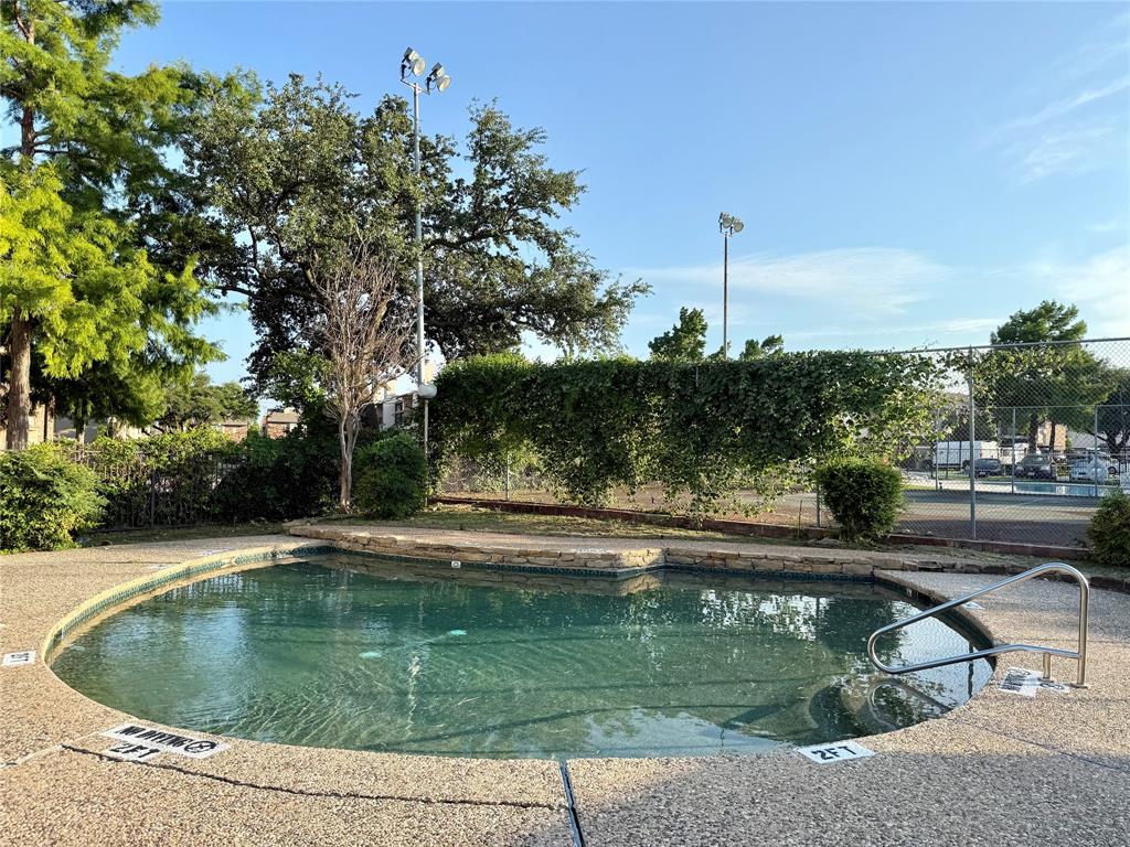 Creekbend Twnhms Add Ph I - Residential Lease