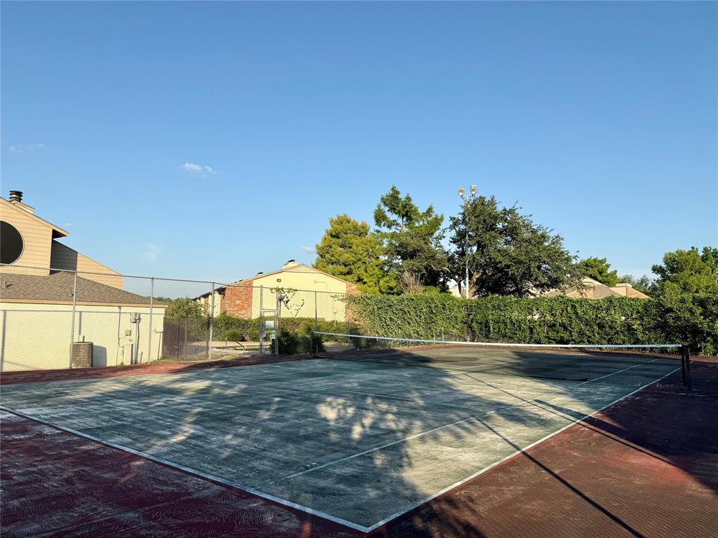 Creekbend Twnhms Add Ph I - Residential Lease