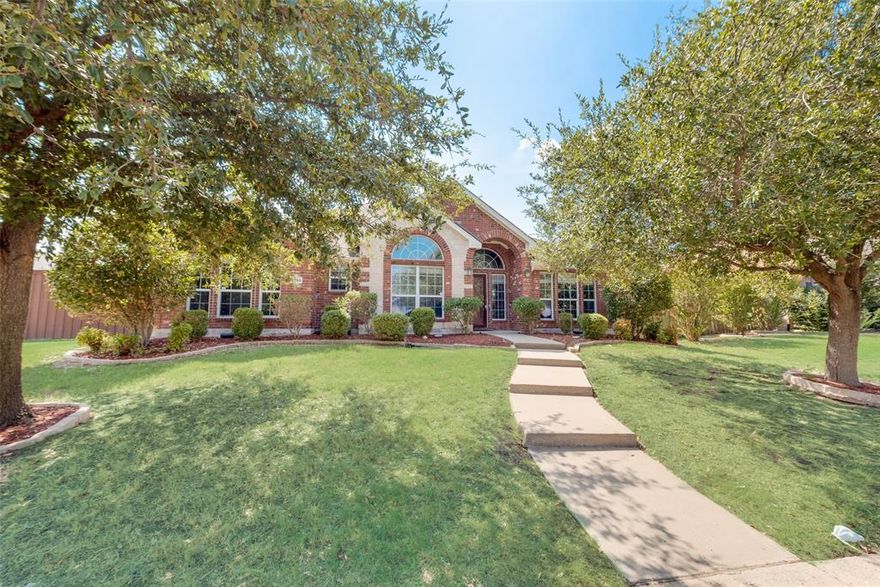 Beautiful single story house in Frisco ISD!!!!  This house has 4 bedrooms and 2 bathrooms.  Master bedroom offers separate walk in shower and jetted tub.  Kitchen is spacious and many cabinets.  Entrance has hard wood flooring where the kitchen, breakfast area and bathrooms have ceramic tile and carpets in bedrooms.  Large backyard is maintained nicely and has a pergola.  Also you can enjoy the community park, playground which is in walking distance from the house.