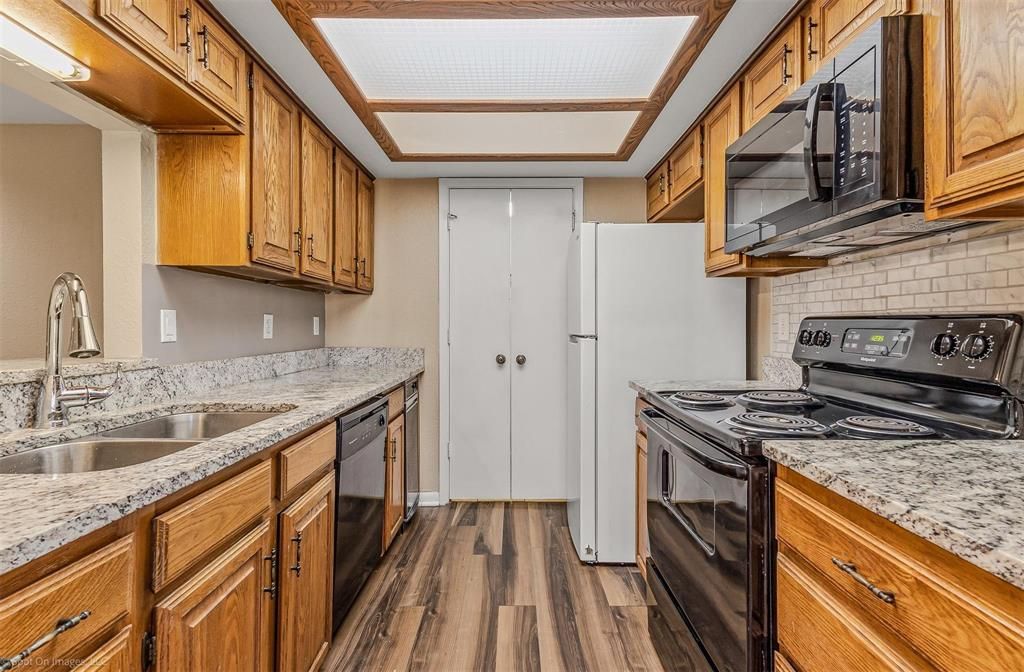 Photo of 925 Signal Ridge Place, Rockwall, TX 75032 (MLS # 21242952)