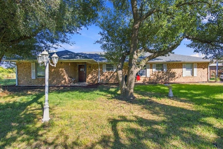 Photo 1 of 14 — 421 S Oak Street, Ector, TX 75439