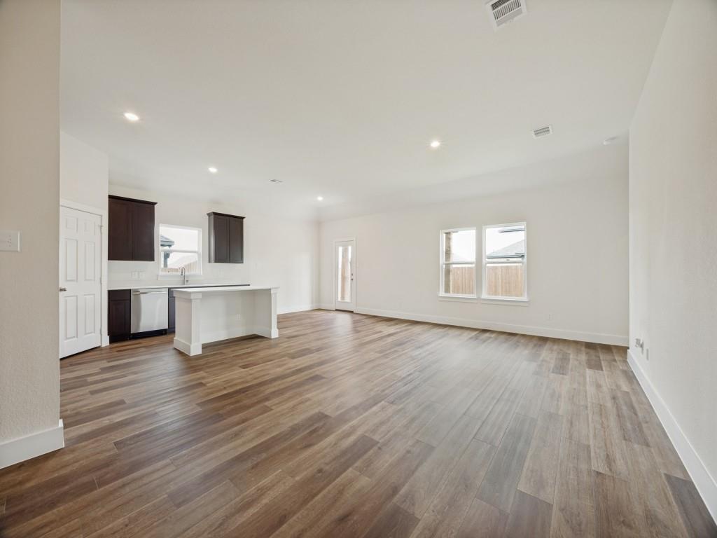 2411 Stonebriar Ln