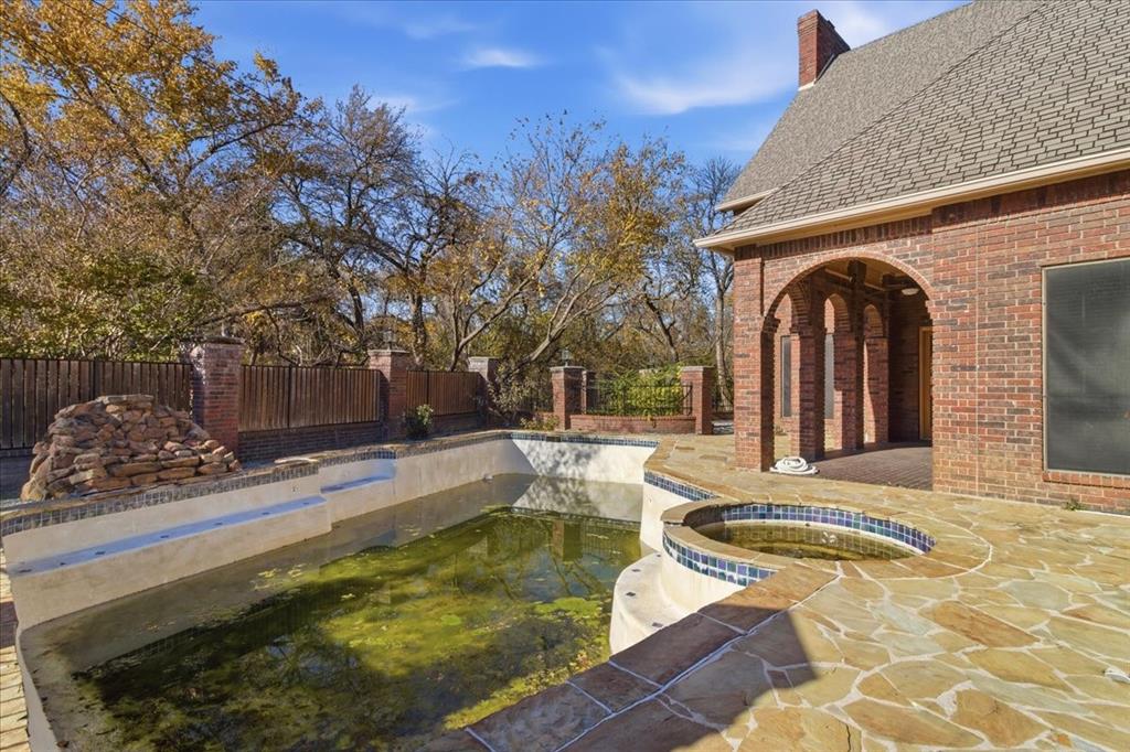 Woodland Hills Colleyville - Residential