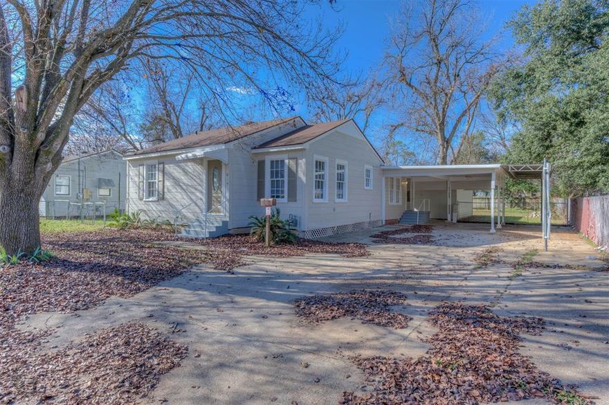Back on the market; buyer's financing fell through and their loss is your opportunity! Are you looking for a remodeled home in Bossier City for under 125k? Check this one out! New Roof, New HVAC, and upgraded Electric service has all been done to this home; and check out the size of the back yard! If you're looking for an incredible value for the price, you'll want to see this one! Appliance package an available option for the buyer, schedule your showing today! Owner Agent
