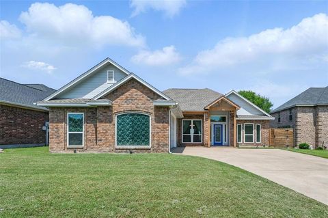 202 Centenial Avenue Ennis TX 75119