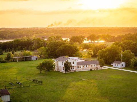 Photo of 503 Oak Knoll Lane, Elm Mott, TX 76640 (MLS # 21245095)