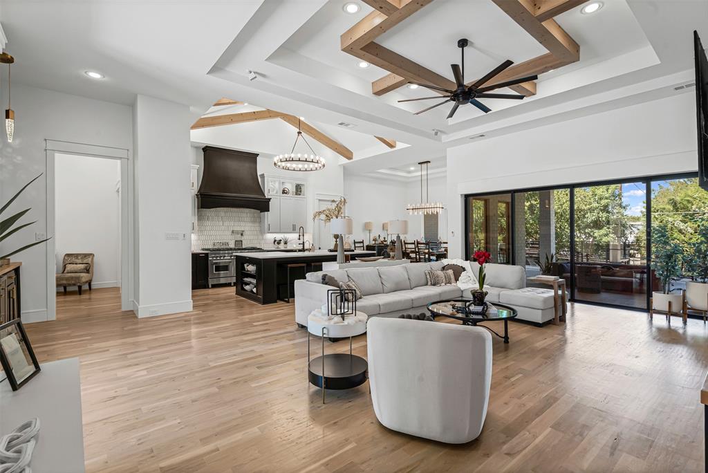 3509 Lakeshore Drive