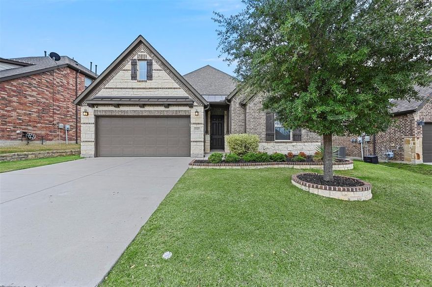 Available now! This gorgeous & updated home in the sought-after Bluffview community of Roanoke can be yours! Wonderful curb-side appeal, landscaped yard & brick with stone exterior is just the beginning! With its thoughtfully designed layout, you'll enjoy an open living space with great natural light! Features include luxury vinyl plank flooring, stone fireplace in living room, designated dining space, beautiful kitchen with island, lovely countertops, subway backsplash, SS appliances, breakfast bar & eat-in kitchen! The primary bedroom with en-suite has dual sinks, garden tub, separate shower & WIC! Secondary bedrooms are nice-sized with ceiling fans! Relax on the covered back patio in your fenced-in backyard - perfection! Make use of the HOA amenities with a splash pad & pool! Come see this stunning home today & make it yours!

Pets welcome with prior approval, deposit & pet monthly rent!

We are excited to offer a monthly fee in lieu of the security deposit upon approval.