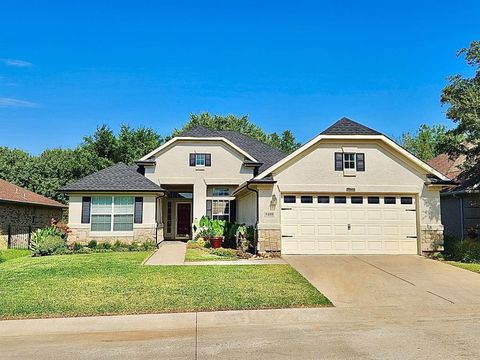 Photo of 9400 Orangewood Trail, Denton, TX 76207 (MLS # 21246500)