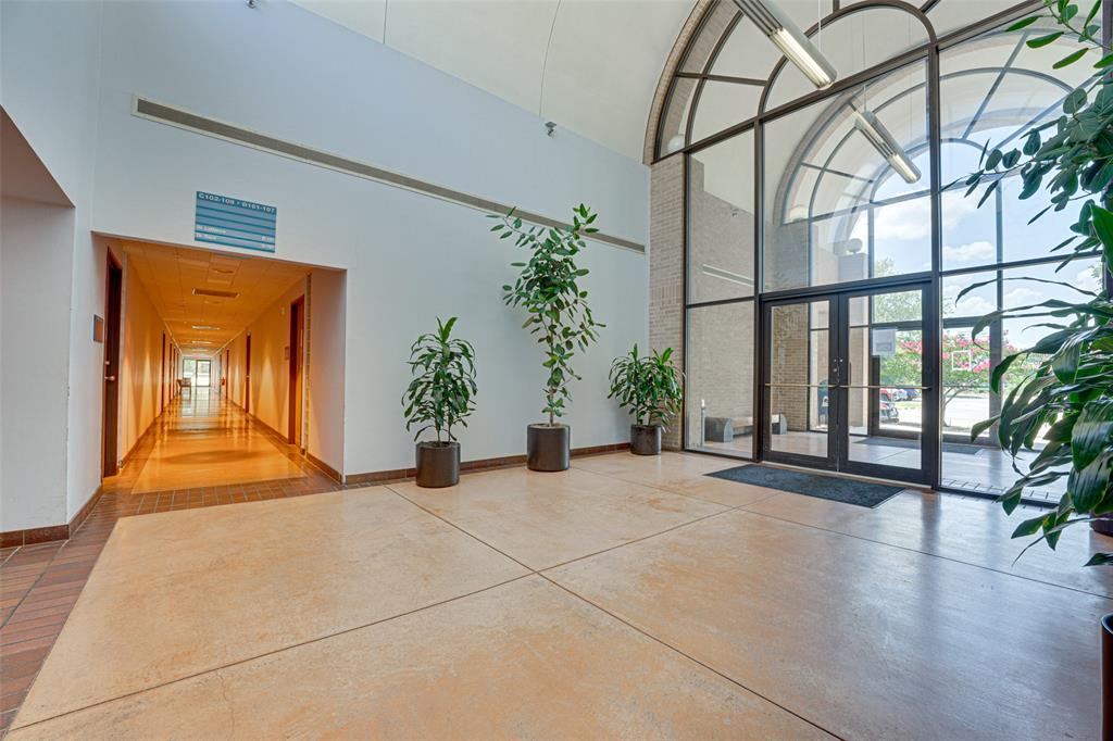 2909 S Hampton I-102