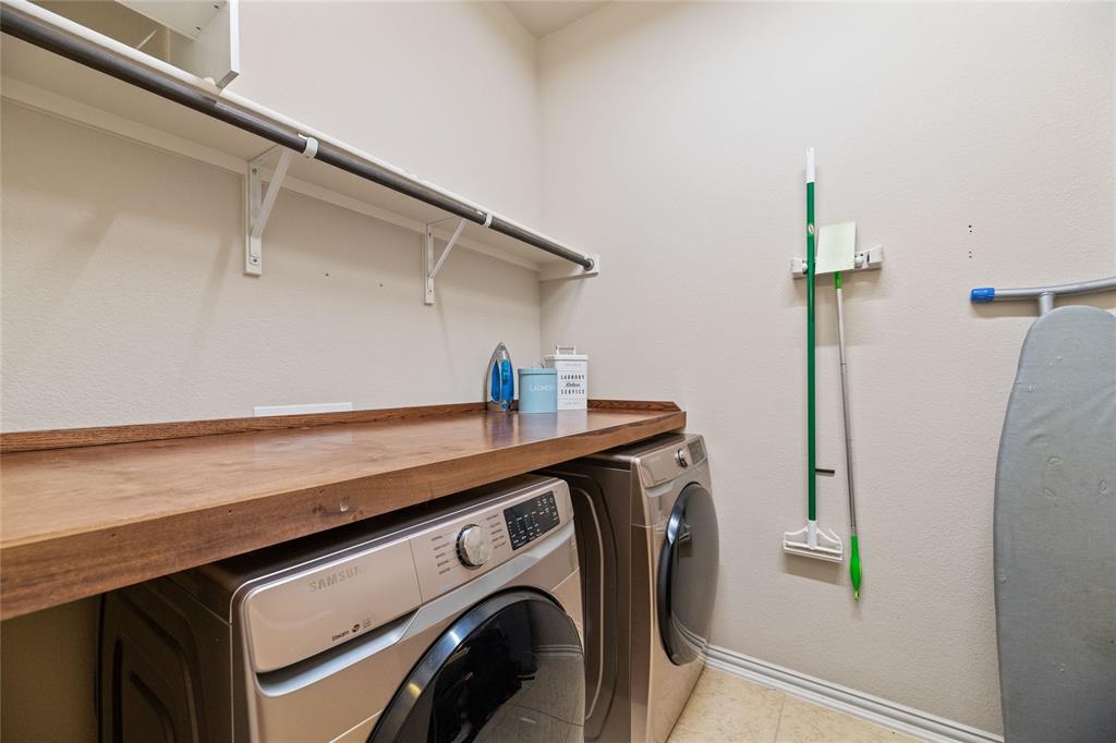 Dallas, Texas 75227, United States, 3 Bedrooms Bedrooms, ,3 BathroomsBathrooms,Residential,Pending,102284