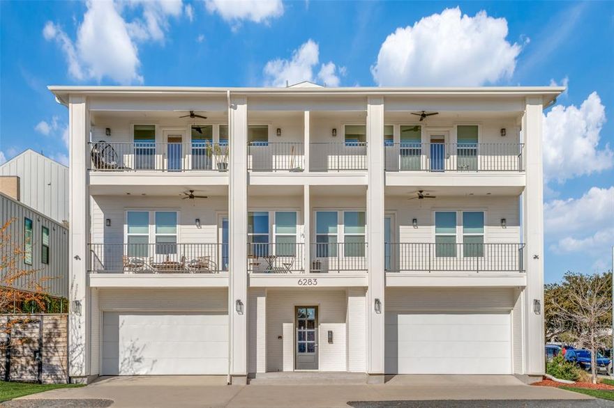 Welcome to the stunning La Vista! This modern 1-bedroom, 1-bath apartment is located in the vibrant Lakewood area of Dallas. This apartment offers a comfortable and convenient living experience with a spacious open floor plan and 11 ft ceilings, creating an airy and inviting atmosphere. The red oak hardwood floors add a touch of elegance and warmth to the space. The kitchen offers custom cabinets and sleek stainless steel appliances creating a perfect space to cook and entertain, and the convenience of an in-unit laundry. For added peace of mind, the apartment complex offers gated parking. Located in a prime location with easy access to all that Dallas has to offer, including shopping, dining, and entertainment. Don't miss out on the opportunity to make this apartment your new home. Contact us today to schedule a tour of this exceptional apartment.

***Move-in special of eight weeks free rent after deposit and first months rent AND a $200 Amazon gift card at move-in!***

Pest Control $15
$400 Pet deposit. Limit one pet. $25-$40 monthly pet fee.