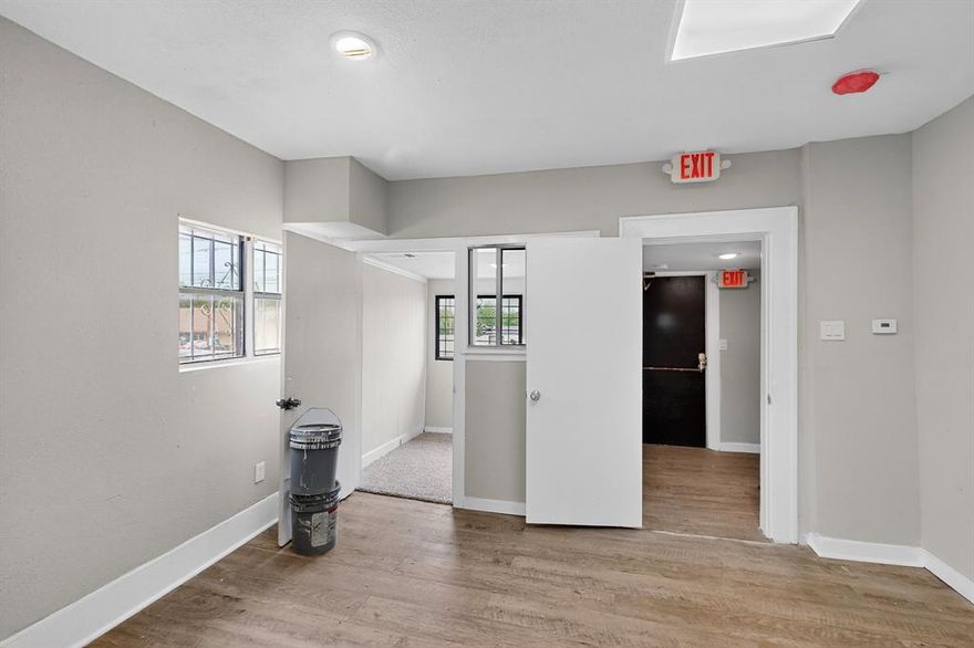 Retail & Offices Spaces available for Lease near Downtown Dallas! Se rental locales cercas de el Centro de Dallas! These suites have been recently remodeled. Suite 100 includes a lobby area, a private office, a bathroom, and parking for the Tenant and their clients. These offices have frontage on S Lancaster Rd. The different uses are: Retail Uses - Sales, Salons, Bakeries, Animal Grooming and Auto Sales. The space is 5 minutes to I35 and 10 minutes to Oakcliff, Dallas Zoo, and Downtown Dallas. Hablo Español. Tenant and or Tenants Broker to verify all specifications including, but not limited to, schools, measurements, livable area, zoning. Listing Broker will not be held responsible for any inaccuracies. Information deemed reliable, but not guaranteed.