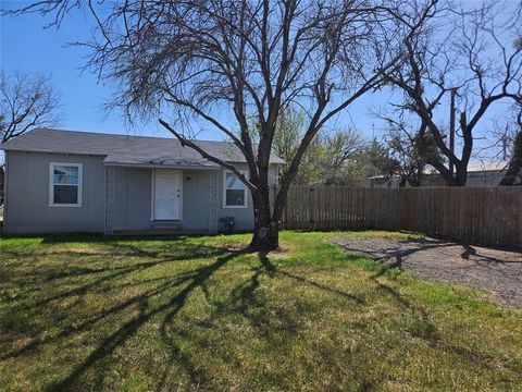 216 South Street Tye TX 79563