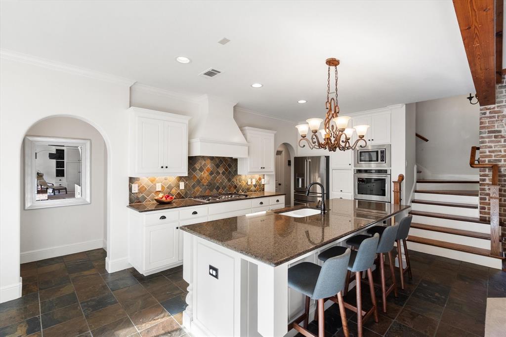 2112 Westchester Drive