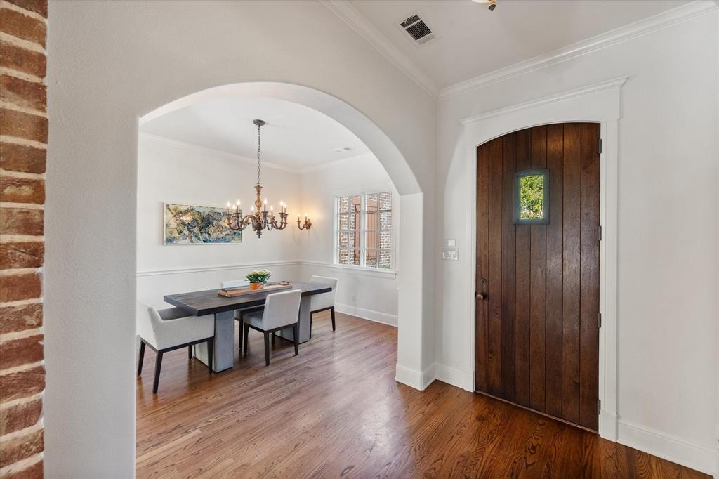 2112 Westchester Drive