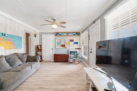 Tiny photo for 1115 SE 13th Street, Paris, TX 75460 (MLS # 21196877)