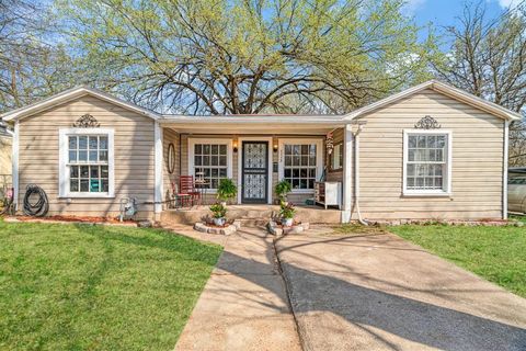 Photo of 1115 SE 13th Street, Paris, TX 75460 (MLS # 21196877)
