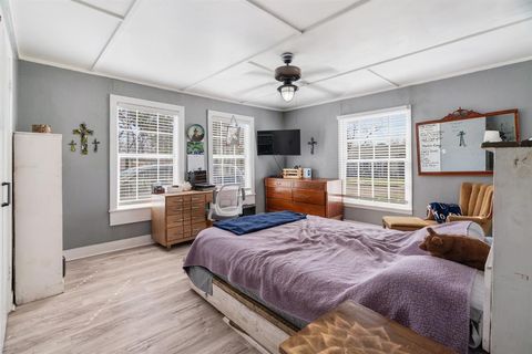 Tiny photo for 1115 SE 13th Street, Paris, TX 75460 (MLS # 21196877)