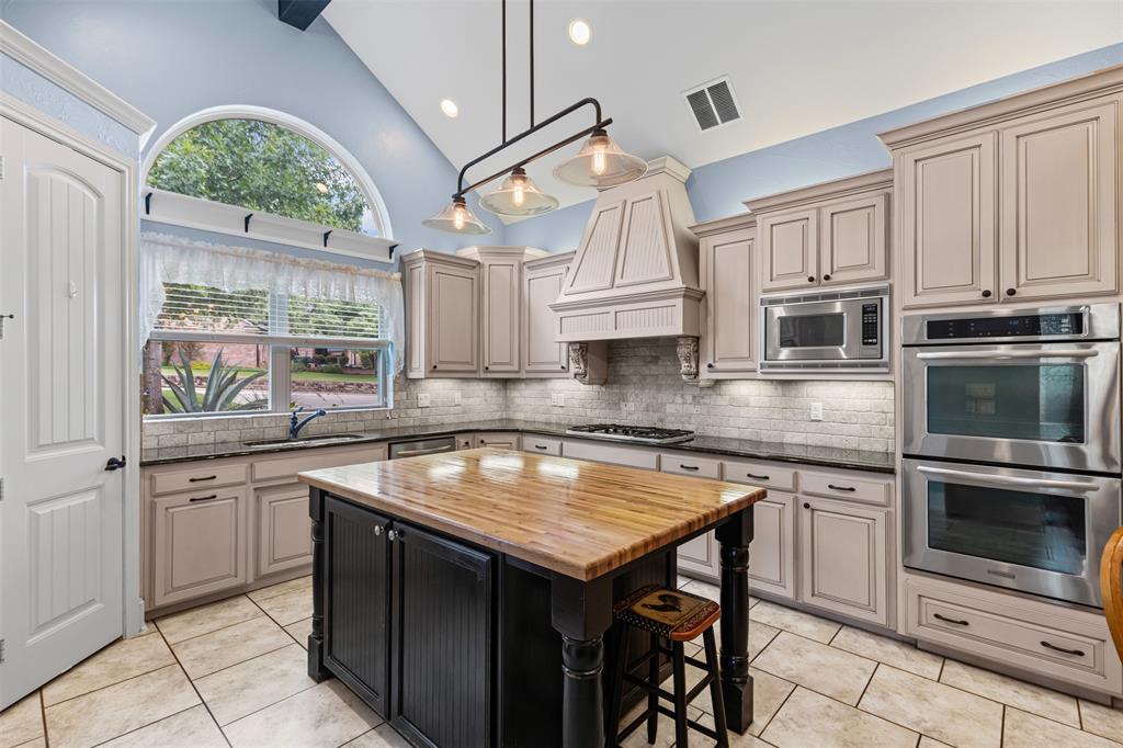 Burleson, Texas 76028, United States, 4 Bedrooms Bedrooms, ,4 BathroomsBathrooms,Residential,Pending,149665