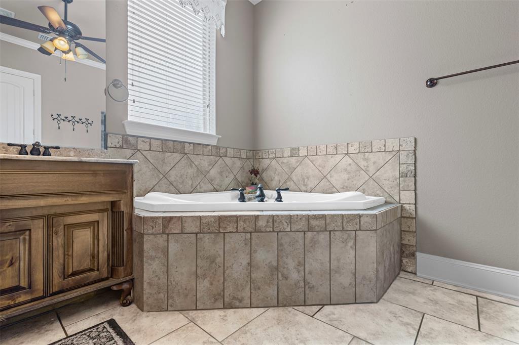 Burleson, Texas 76028, United States, 4 Bedrooms Bedrooms, ,4 BathroomsBathrooms,Residential,Pending,149665