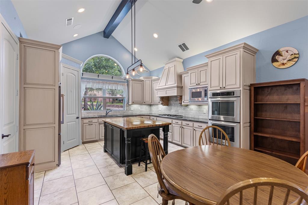 Burleson, Texas 76028, United States, 4 Bedrooms Bedrooms, ,4 BathroomsBathrooms,Residential,Pending,149665