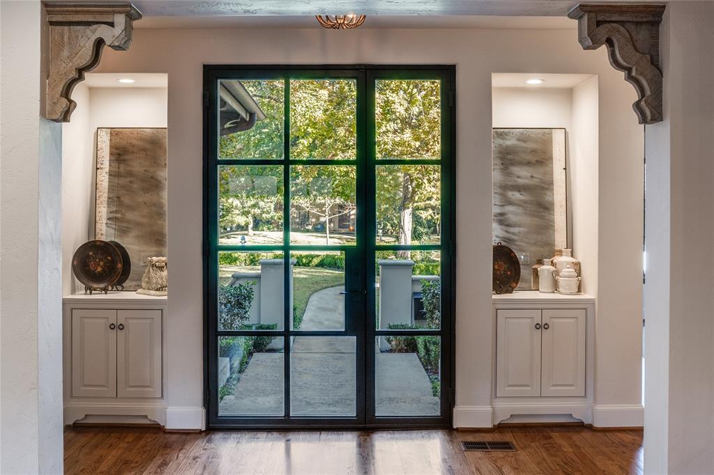 7002 Lakewood Boulevard