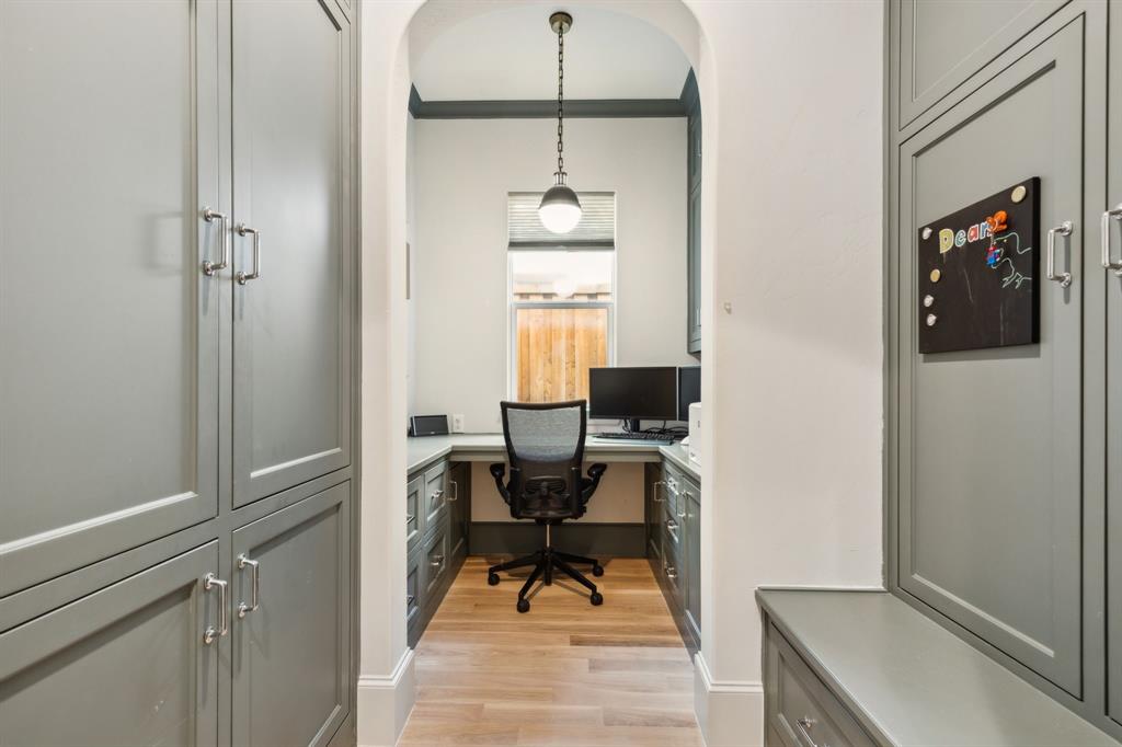 Bob-O-Links Downs - Residential