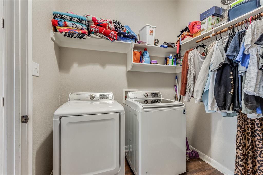 Mistletoe Hill Ph I & II - Residential Lease