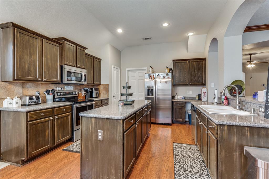 Mistletoe Hill Ph I & II - Residential Lease