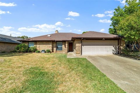 2009 Turf Club Drive Arlington TX 76017