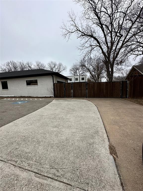 1927 W Arkansas Lane