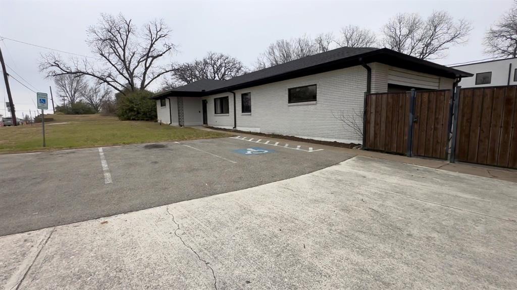 1927 W Arkansas Lane