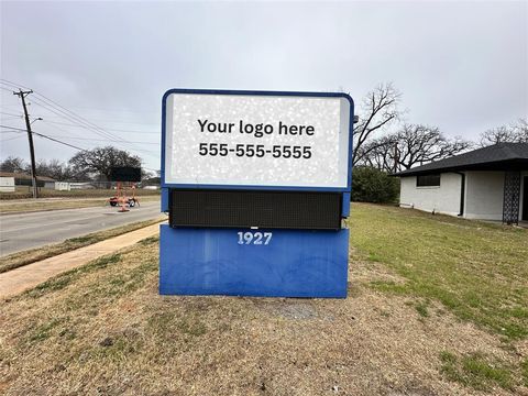 1927 W Arkansas Lane Pantego TX 76013
