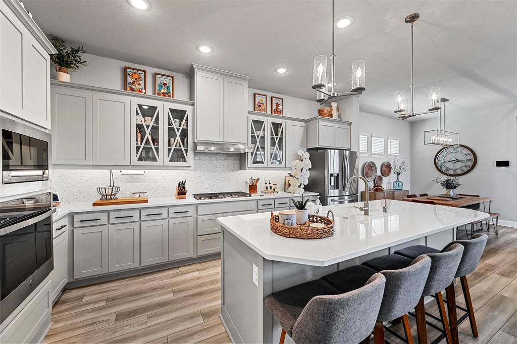 6124 Mayfair Mews