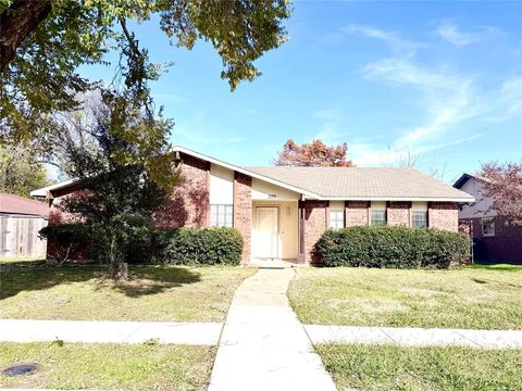 Photo of 220 Park Meadow Way, Coppell, TX 75019 (MLS # 21131143)