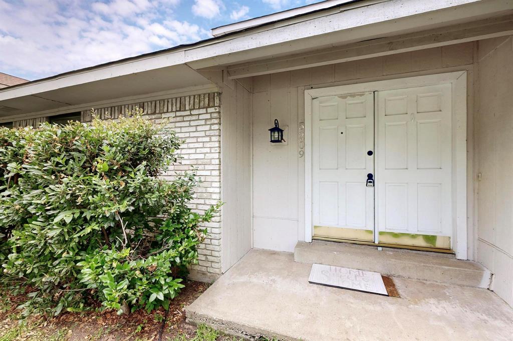 5209 Pensacola Drive