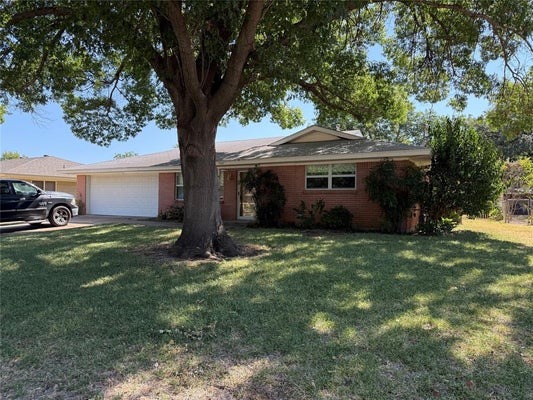 1221 WADE HAMPTON ST, BENBROOK, TX 76126 - Image 8179f2d18feeea221e94850fdc8a6967/3660039249