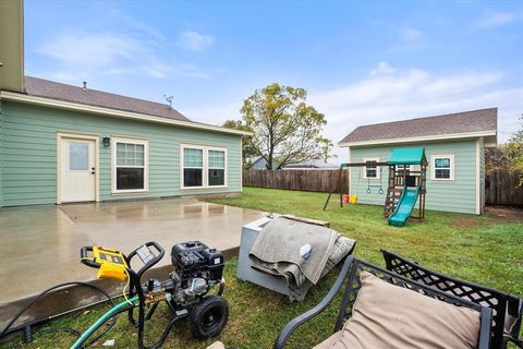 A home in Maypearl