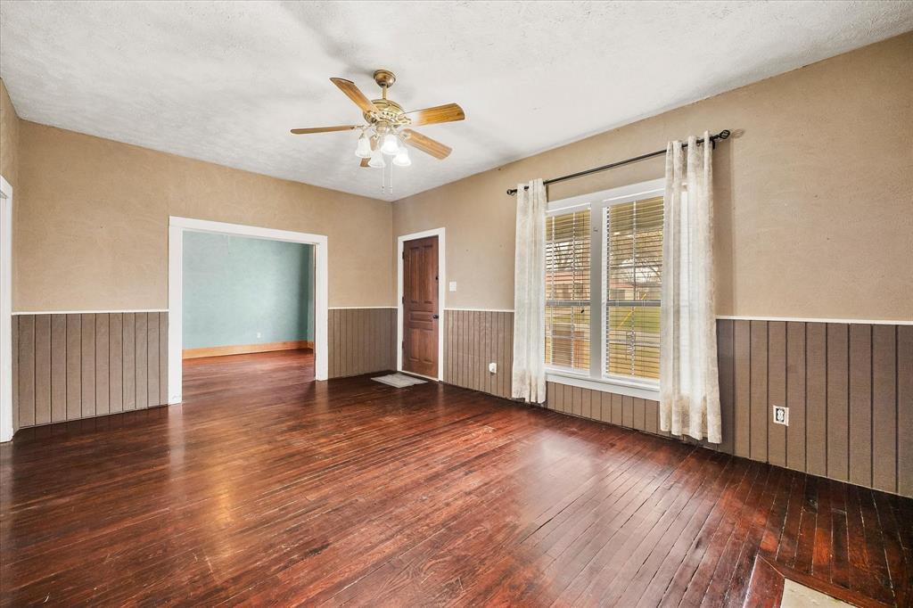 Orig Town Of Wolfe City - Residential