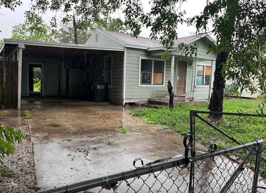 ATTN INVESTORS and Handy Contractors! Great fix-and-flip opportunity awaits with this single-family home! This home has 3 Bedrooms and 1 Bathroom, an attached carport, and mature trees on the property. Centrally located, just minutes from schools, shopping, hospitals, and more! Call for more information!