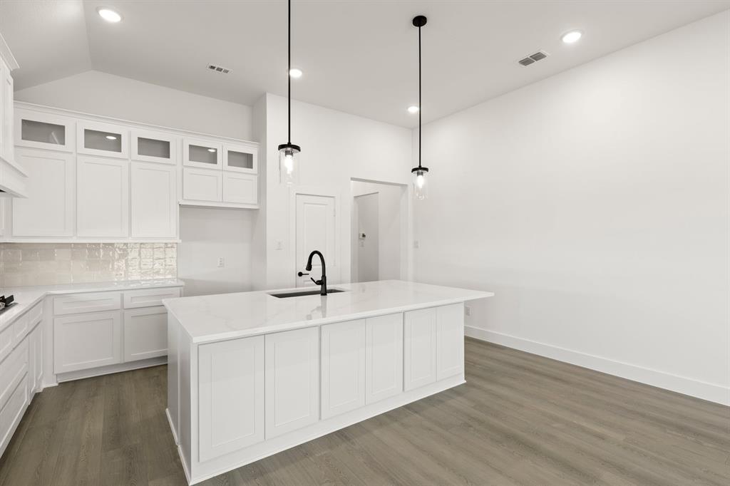 Valencia On The Lake - Residential