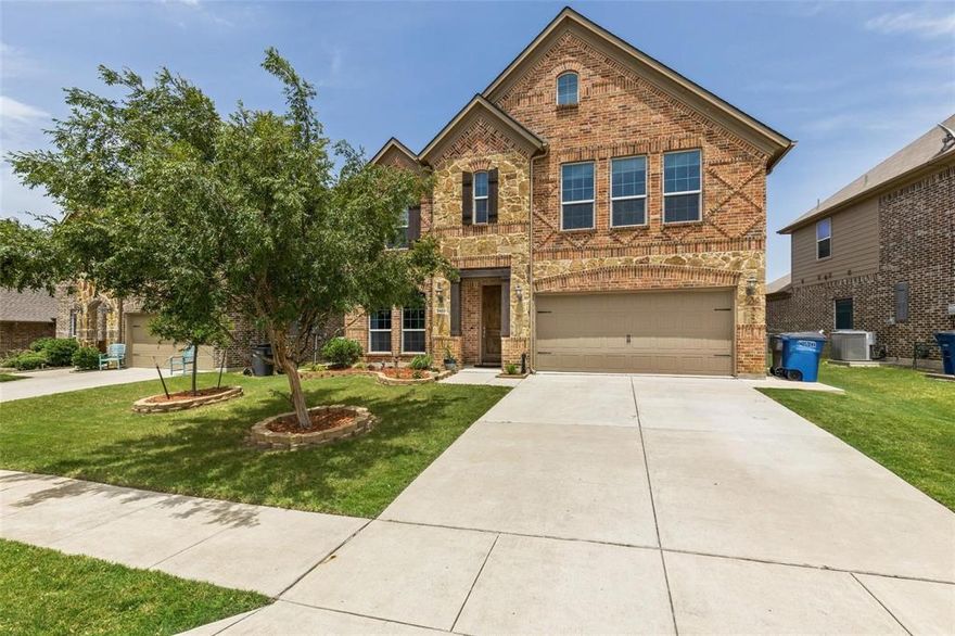Welcome to this stunning, move-in-ready home located in the highly sought-after Sunset Pointe community within Frisco ISD. The spacious owner’s retreat features a cozy sitting area, a large walk-in closet with elegant wood flooring, and a luxurious en-suite bath. Two additional bedrooms are conveniently located on the main floor. The open-concept layout is perfect for entertaining, featuring a chef’s dream kitchen with granite countertops, ample prep space, and a seamless flow into the dining and family areas. Enjoy extensive wood flooring throughout and a cast stone gas fireplace that adds warmth and character to the living room. A wall of windows fills the breakfast and family rooms with natural light, offering beautiful views of the covered patio—complete with a gas line for grilling—and the large, level backyard, ideal for year-round enjoyment.
Upstairs, you’ll find a spacious game room and media room (wired for surround sound) plus three additional bedrooms, providing plenty of room for family and guests. Minutes away from HEB and Costco.