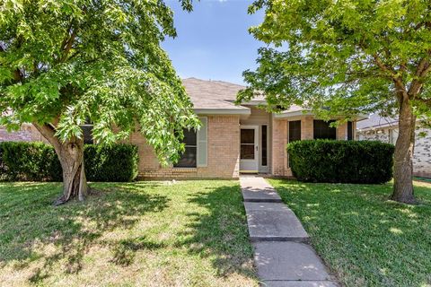 Photo of 845 Applewood Drive, Cedar Hill, TX 75104 (MLS # 21225731)
