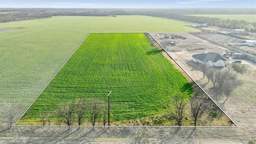 Located just outside the city limits, this 2-acre parcel offers the perfect balance of rural privacy and convenient access to city amenities. Featuring an individual water meter already on-site, this land is ready for your residential or investment plans. Whether you're looking to build your dream home, create a small farm, or develop the land for future use, this property offers endless possibilities.