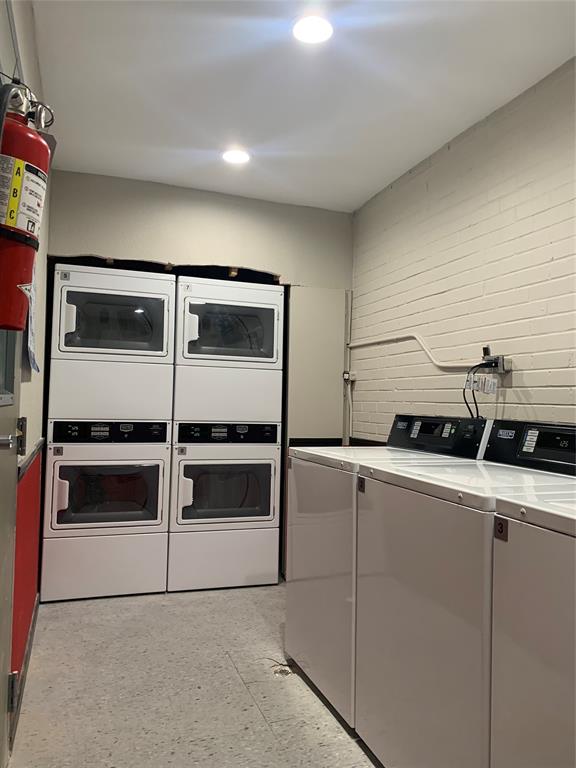 GARDEN OAKS 5 - Residential Lease