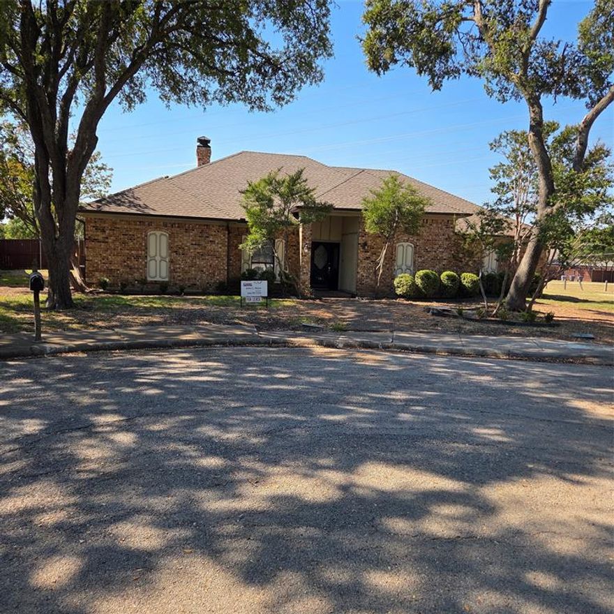 Beautifully redone custom with lots of custom trim. Huge lot with large inground pool seperately fenced from backyard
Split master has new marble shower and tub with dual sinks. Private courtyard off master. Split living areas.  Back of home mostly glass. full view
of backyard and pool. 4th bedroom has bath area.  Bedrooms 2 and 3 share a full bath with double vanities. Granite counters throughout.