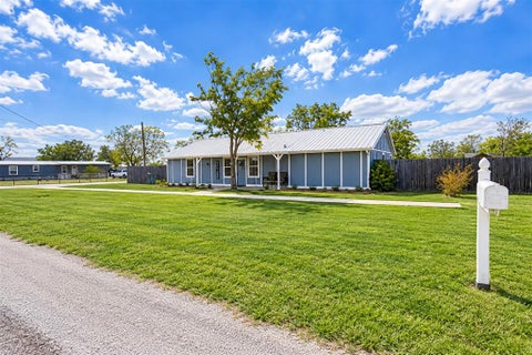 Tiny photo for 728 Water Oak Street, Dublin, TX 76446 (MLS # 21396818)