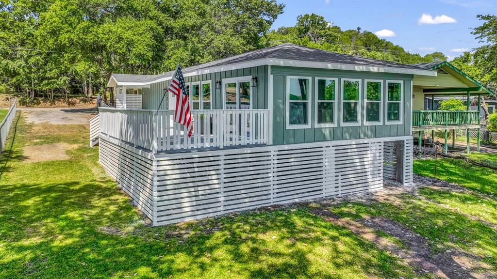 712 W Lake Drive