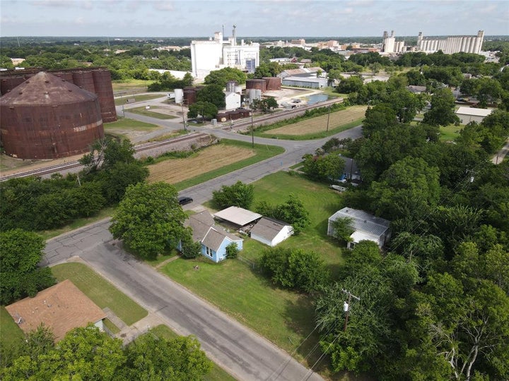 Photo 1 of 23 — 603 E Thomas Street, Sherman, TX 75090